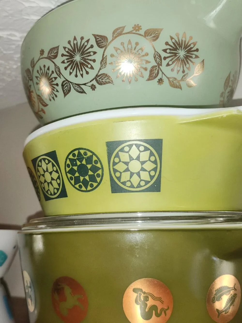 Pyrex green zodiac, Dutch, mixing bowl.